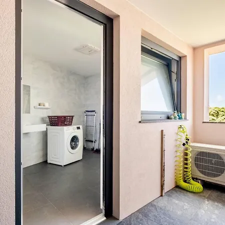 Spacious Seaside A - Faraway Apartament