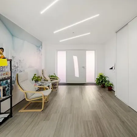 Spacious Seaside A - Faraway